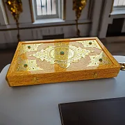 Нарды «Малахит» из карельской берёзы с позолоченной гравюрой — красивый подарок — фотография 1
