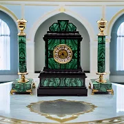 Подарочные часы с подсвечниками из малахита и долерита — фотография 1