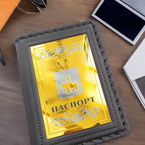 На память: Обложка на паспорт из кожи «Герб Пермского края»