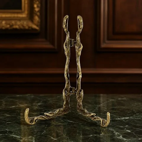 Бронзовая подставка под картину с патиной — необычный подарок