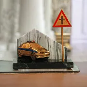 Сувенир «ДПС» из бронзы на каменном основании — необычный подарок — фотография 1