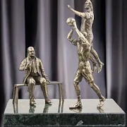 Бронзовая композиция «Волейболисты» со змеевиком — красивый подарок — фотография 1