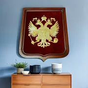 Подарочное панно «Герб России» на деревянной основе — фотография 1