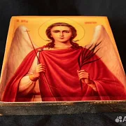 На память: Ангел Хранитель" икона деревянная с ковчегом — фотография 3